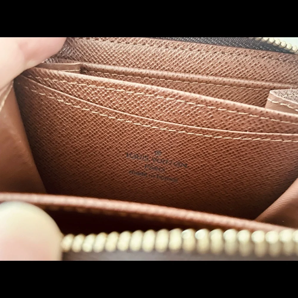 Authentic Louis Vuitton Zippy Coin Purse Monogram - Picture 7 of 10